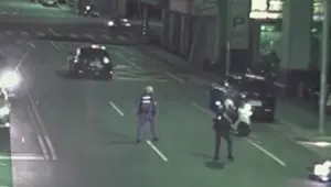 ▲杜男開車加速逃逸。(圖/翻攝畫面) ▲杜男開車加速逃逸。(圖/翻攝畫面)