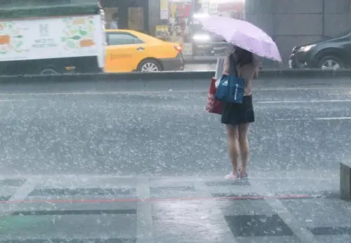 大雷雨警戒／下班暴雨來了！台南國家警報響了　降雨持續1小時
