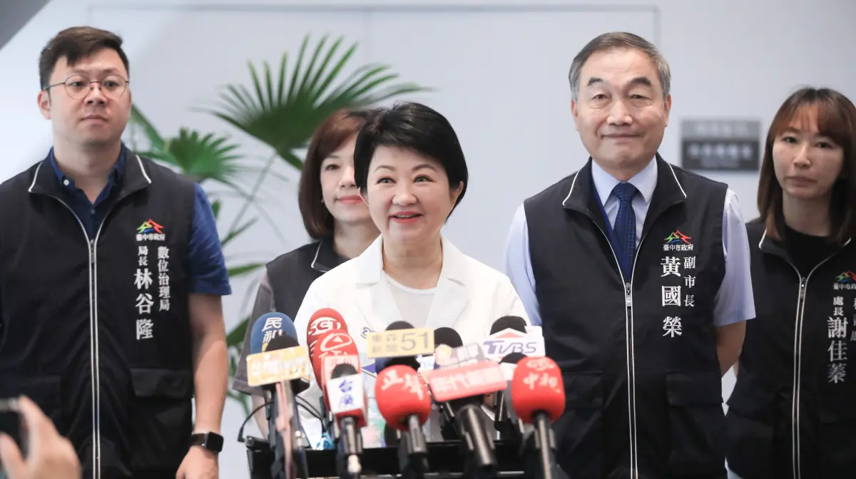 ▲台中市盧秀燕宣佈出訪美國的隨行官員，除了幾位年輕一級主管，還有「首席副市長」黃國榮。（圖／台中市政府提供，2024.07.16）