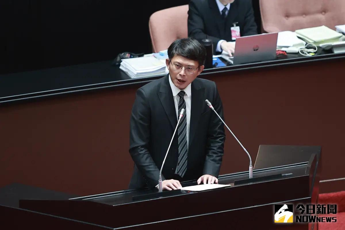 ▲「榮泰創數據」觀察藍綠白委的綜合聲量，發現民眾黨因黃國昌與小藍路線好感度淪三黨最低。（圖／記者葉政勳攝）