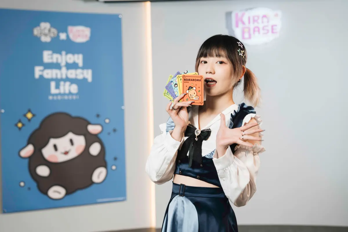 ▲遊戲橘子旗下經典線上遊戲《新瑪奇》攜手 KIRABASE 打造專屬期間限定主題店，7/16正式登場。（圖／遊戲橘子提供）