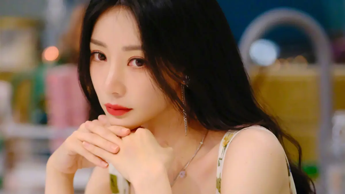 ▲ 以性感戲路收穫大批粉絲的中國女星柳岩，近日與母親一起登上綜藝《我家那閨女2024》時卻被母親大罵：「還是剩女」、「結婚只能找老頭子。」（圖／柳岩 微博）