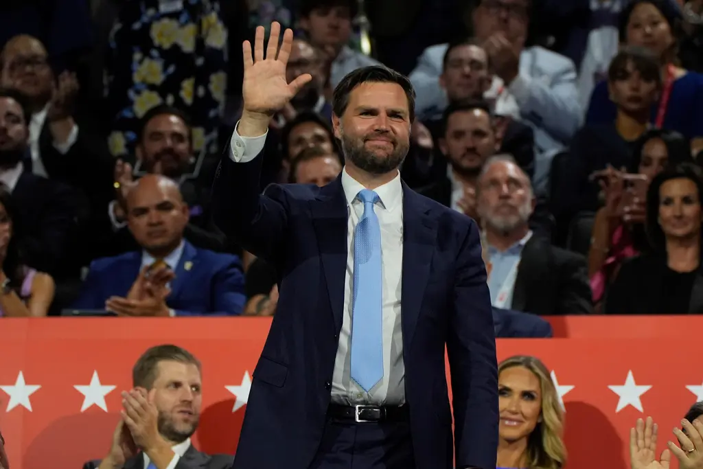 ▲美國副總統范斯日前接受美媒專訪，為川普的對等關稅措施辯護，卻因爭議言論而引發熱議。資料照。（圖／美聯社／達志影像）