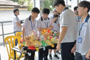 元智大學師生赴馬來西亞中學　攜學子體驗機器人、化學手作
