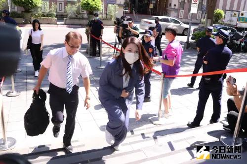 新竹市長高虹安貪污案將在7月24日開庭,在宣判前一周,台北地院今(16)日第四度開審翁達瑞自訴的論文誣告案。(圖/記者朱永強攝影) ▲新竹市長高虹安貪污案將在7月24日開庭,在宣判前一周,台北地院今(16)日第四度開審翁達瑞自訴的論文誣告案。(圖/記者朱永強攝影)