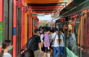 ▲高雄輕軌除提供既有通勤、觀光運輸服務外,也提供更多就學及就醫民眾交通服務。(圖/高市府捷運局提供) ▲高雄輕軌除提供既有通勤、觀光運輸服務外,也提供更多就學及就醫民眾交通服務。(圖/高市府捷運局提供)