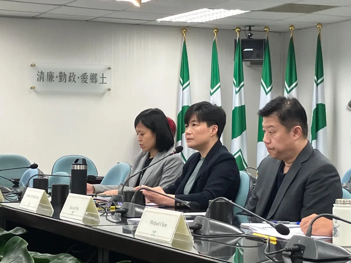 ▲民進黨副秘書長楊懿珊（中）接任駐美代表處副處長。（圖／民進黨國際部臉書）