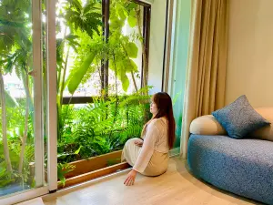 開箱/宜蘭礁溪「冠翔泉旅」植癒系溫泉飯店!戶外養生池泡五行湯 ▲宜蘭礁溪在地18年溫泉品牌「冠翔泉旅」,大規模整改翻新成植癒系溫泉旅店,裡裡外外綠意盎然。(圖/記者蕭涵云攝)