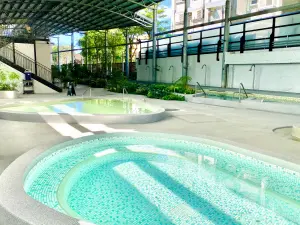 開箱/宜蘭礁溪「冠翔泉旅」植癒系溫泉飯店!戶外養生池泡五行湯 ▲戶外溫泉區大大小小10個湯池,包括舒緩養生池、漢方五行湯、還有溫泉魚泡腳池。(圖/記者蕭涵云攝)