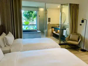 開箱/宜蘭礁溪「冠翔泉旅」植癒系溫泉飯店!戶外養生池泡五行湯 ▲8坪「綠境」雙人房,平日5800元贈早餐乙客。(圖/記者蕭涵云攝)