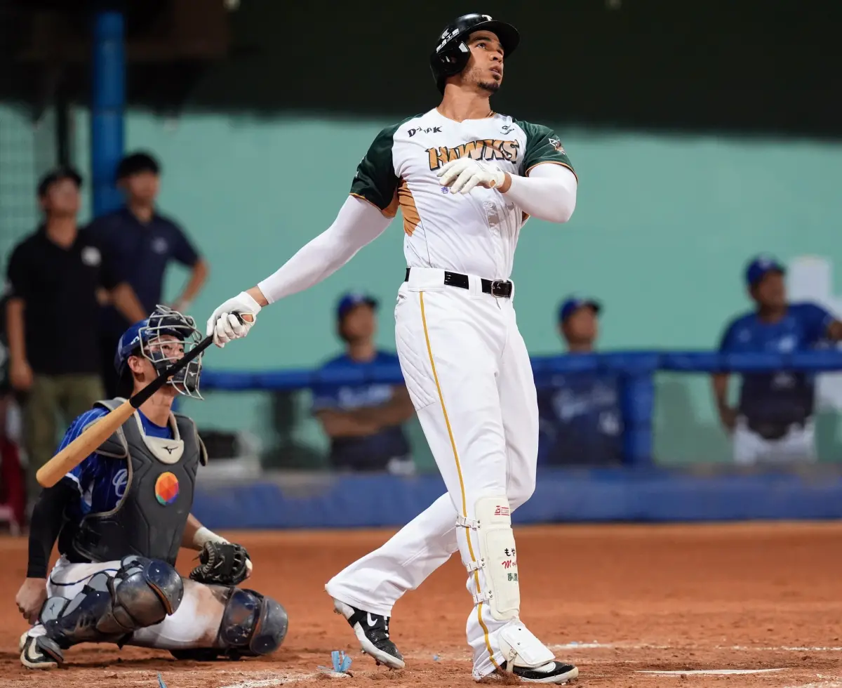 ▲台鋼雄鷹洋砲魔鷹，面對統一獅敲出單場雙響砲，面對「嘟嘟」潘威倫更敲出滿貫砲，讓其挑戰生涯第150勝再度失利。（圖／台鋼雄鷹提供）