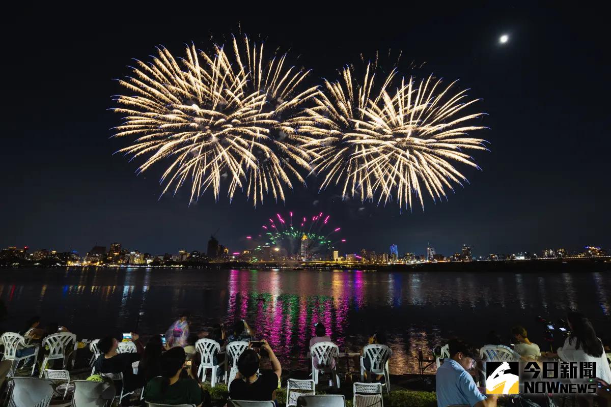 ▲大稻埕夏日節今晚首場登場，將於晚上8點煙火秀施放，本文整理表演節目、交通、交管等資訊一次看。（圖／記者陳人豪攝）