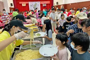 弘光科大生「環台義煮」 同學:暑假要做點有意義的事
