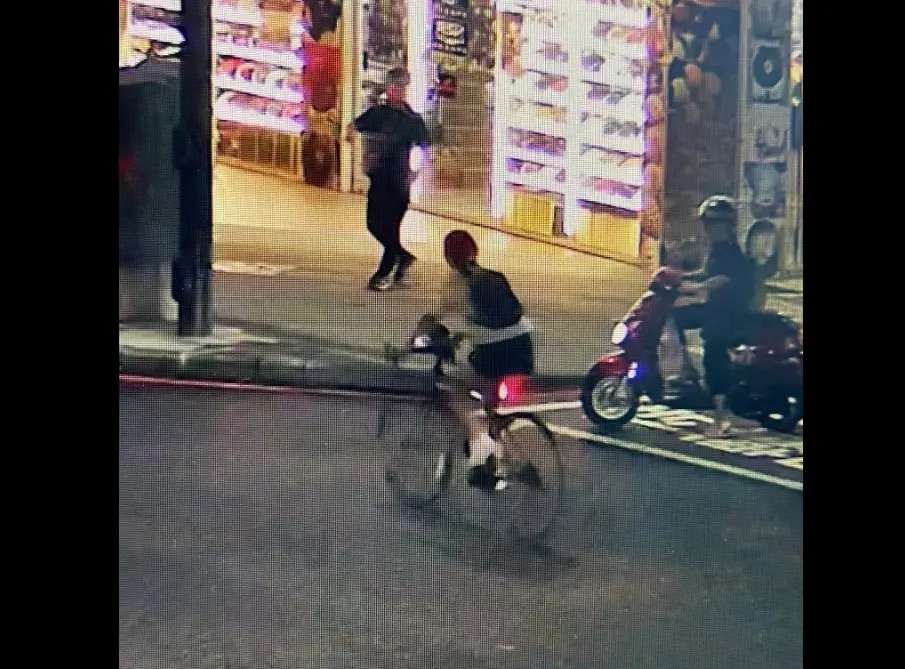 ▲本月15日晚間，一名就讀清大的女學生，騎乘單車準備返校時，卻遭一名機車騎士尾隨、並遭對方襲臀性騷，讓女學生嚇壞。（圖／翻攝新竹大小事）