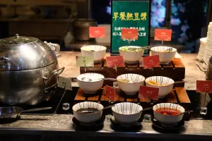 鹹豆漿可以自己選擇配料,自行DIY。(圖/記者葉盛耀攝) ▲鹹豆漿可以自己選擇配料,自行DIY。(圖/記者葉盛耀攝)