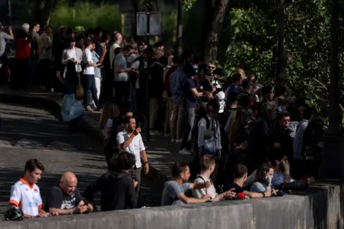 ▲巴黎奧運即將開幕，巴黎市長伊達戈（Anne Hidalgo）親自在塞納河遊泳證明水質符合標準。（圖／美聯社／達志影像）