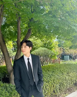 ▲白敘厚在2019年時,以藝名「韓俊」參加Mnet的選秀節目《TO BE WORLD KLASS》,本來他在節目中拿下第三名,成功入選男團「TO1」的準成員,不料爆發爭議被開除。(圖/白敘厚IG) ▲白敘厚在2019年時,以藝名「韓俊」參加Mnet的選秀節目《TO BE WORLD KLASS》,本來他在節目中拿下第三名,成功入選男團「TO1」的準成員,不料爆發爭議被開除。(圖/白敘厚IG)