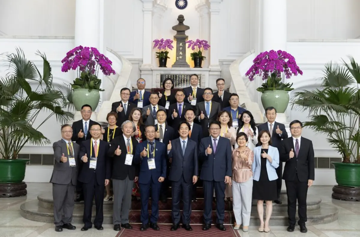 ▲賴清德今日於總統府接見「世界台灣商會聯合總會第30屆回國訪問暨投資考察團」，希望能結合台商力量，讓台灣產業更進步、經濟升級、社會更繁榮發展。（圖／總統府提供）