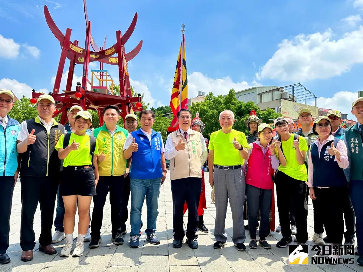 ▲南市府與安平開台天后宮8月10日舉辦「成功啟航 穿越臺南 400」做16歲成年禮活動，市議員盧崑福、黃麗招、林美燕、李啟維、沈震東皆到場共襄盛舉。（圖／記者郭俊暉攝,2024.07.19）