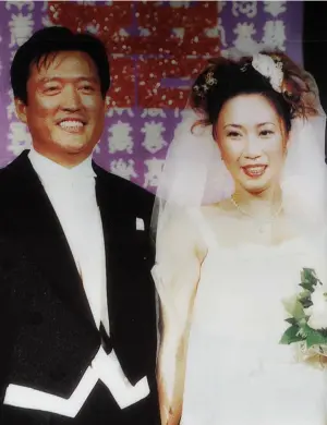 ▲李翊君和同為資深藝人的檢場結婚30幾年，是演藝圈中知名的恩愛夫妻。對於夫妻倆婚變的傳聞，她出面解釋：「彼此已是老夫老妻，不會去干涉對方的事業和生活。」（圖 / 檢場臉書）