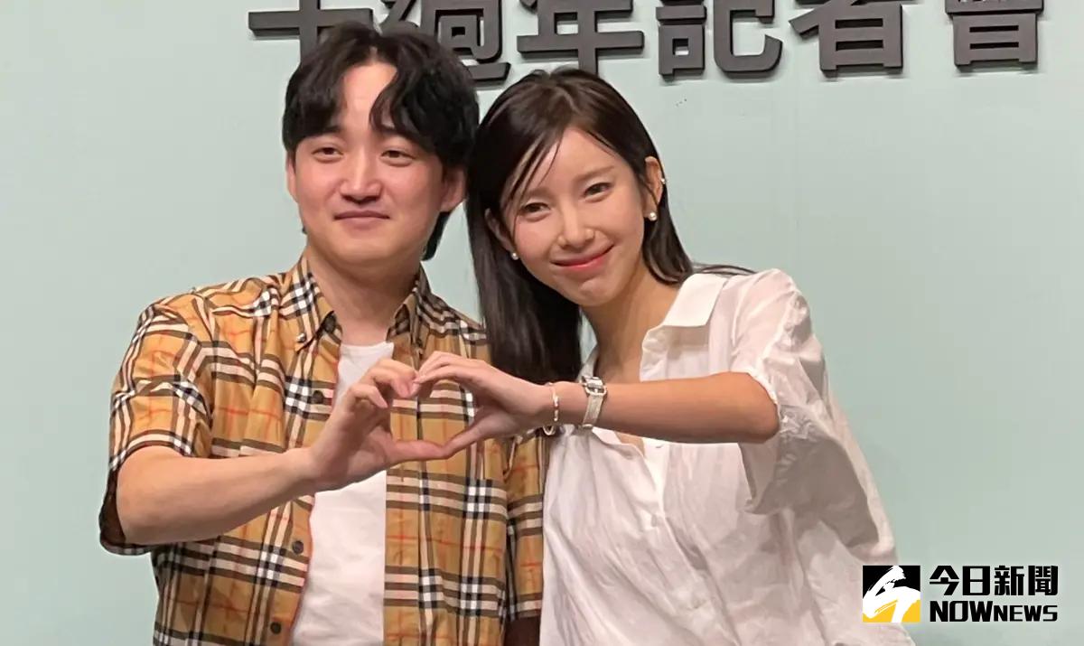 ▲《女神降臨》原作Yaongyi（喵嗚）跟漫畫家老公田善旭（左）首度在台合體，訪問時稱讚彼此優點，互動可愛。（圖／記者陳雅蘭攝）