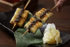土用丑日鰻魚飯買一送一消暑!大江戶町鰻屋、鳥丈爐端燒3大優惠 ▲鳥丈爐端燒「炭烤鰻魚佐松露醬」270元。(圖/鳥丈爐端燒提供)