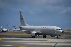 ▲P-8反潛機也是攻沉演習的要角，這型機可以攜帶魚叉飛彈和小牛飛彈以攻擊敵艦，這架P-8屬於澳洲空軍。（圖／作者提供）