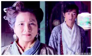 ▲胡歌(右)和鄭佩佩(左)在《仙劍奇俠傳》中合作。(圖/翻攝自微博) ▲胡歌(右)和鄭佩佩(左)在《仙劍奇俠傳》中合作。(圖/翻攝自微博)