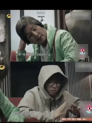 ▲鄭佩佩(上圖)開導華晨宇,讓他勇敢走出去。(圖/翻攝自微博) ▲鄭佩佩(上圖)開導華晨宇,讓他勇敢走出去。(圖/翻攝自微博)