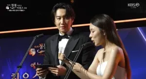 ▲朴真珠一直脫稿演出,李光洙(左)最後氣到狂瞪她。(圖/翻攝KBS Entertain YouTube) ▲朴真珠一直脫稿演出,李光洙(左)最後氣到狂瞪她。(圖/翻攝KBS Entertain YouTube)