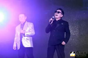 ▲蔡振南在角頭唱演會久違開金嗓，他與高捷同台重現28年前經典作〈空笑夢〉。（圖／記者吳翊緁攝）