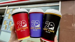 ▲7-11門市將有新咖啡優惠登場,同時推出CITY CAFE 20周年品牌杯。(圖/業者提供) ▲7-11門市將有新咖啡優惠登場,同時推出CITY CAFE 20周年品牌杯。(圖/業者提供)