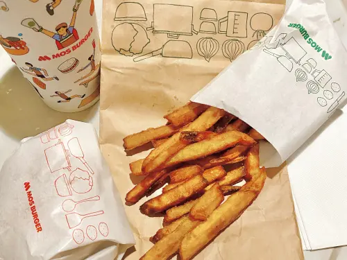 ▲面對外送與數位點餐興起，摩斯漢堡原本主打「現點現做」的優勢反而成為營運瓶頸。（圖／記者蕭涵云攝）