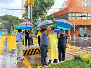 ▲吳嘉昌表示，捷運團隊於颱風豪雨期間應隨時注意營運安全，提供市民安全的乘車環境。（圖／高市府捷運局提供）