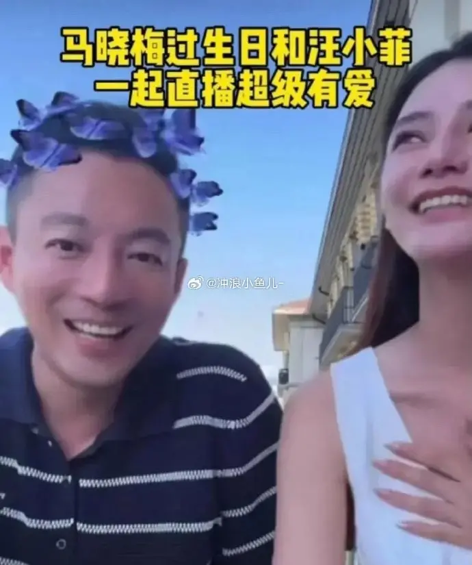 ▲汪小菲（左）和馬筱梅（右）一起直播聊天。（圖／翻攝自微博）
