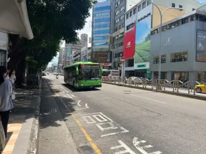 ▲今(22)日中部地區7縣市舉行萬安演習,演習期間行駛平面道路的公車將配合暫停路邊。(圖/台中市政府提供) ▲今(22)日中部地區7縣市舉行萬安演習,演習期間行駛平面道路的公車將配合暫停路邊。(圖/台中市政府提供)