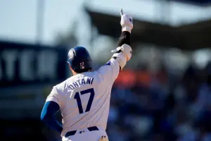 這是大谷翔平明星賽後的首轟出爐,他在今天打一棒、指定打擊,首打席被三振,第二打席敲出飛球被接殺,沒想到第三打席,大谷翔平就開轟。大谷這發全壘打超遠,長達473英呎(生涯第三遠),並且完成連續4年單季30轟的表現,大谷也持續在國聯全壘打王寶座領先群雄。 ▲這是大谷翔平明星賽後的首轟出爐,他在今天打一棒、指定打擊,首打席被三振,第二打席敲出飛球被接殺,沒想到第三打席,大谷翔平就開轟。大谷這發全壘打超遠,長達473英呎(生涯第三遠),並且完成連續4年單季30轟的表現,大谷也持續在國聯全壘打王寶座領先群雄。(圖/美聯社/達志影像)