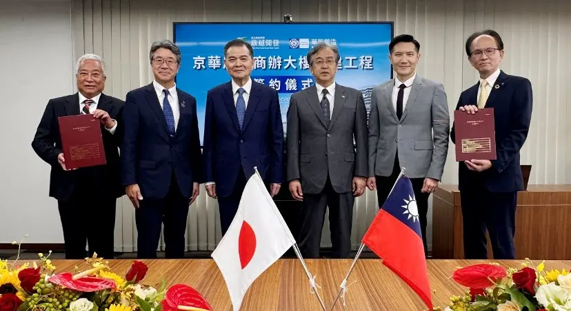 ▲鼎越開發-單篤武董事長、株式會社熊谷組-上田真社長、中國石油化學工業開發-陳瑞隆董事長、神田公証役場公証人-脇博人、中國石油化學工業開發-沈輝庭副董事長、華熊營造-新屋忠彥董事長 (由左至右)，簽約北市商辦指標案「京華廣場頂級商辦園區」。（圖／鼎越開發提供）