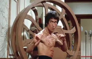 李小龍離世51年!昔棺木運送途中離奇爆開 香港名導還原幕後真相
