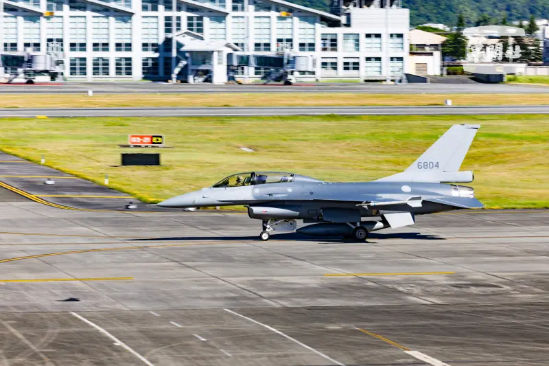 ▲漢光40號演習首日,F-16V迅速機動至戰力保存位置。(圖/軍聞社提供)