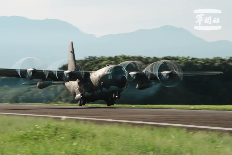 ▲漢光40號演習首日,C-130運輸機迅速機動至戰力保存位置。(圖/軍聞社提供)