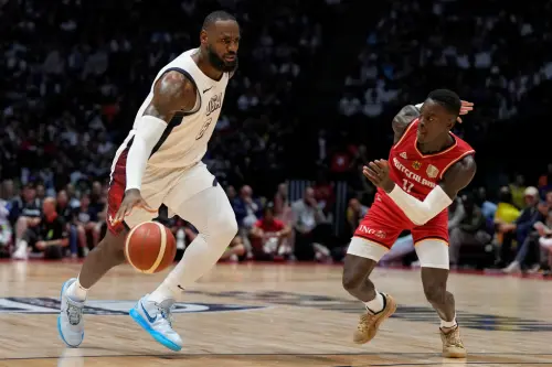 39歲的「詹皇」LeBron James依舊無敵,第四節連續拿11分擊敗德國。(圖/美聯社/達志影像) ▲39歲的「詹皇」LeBron James依舊無敵,第四節連續拿11分擊敗德國。(圖/美聯社/達志影像)