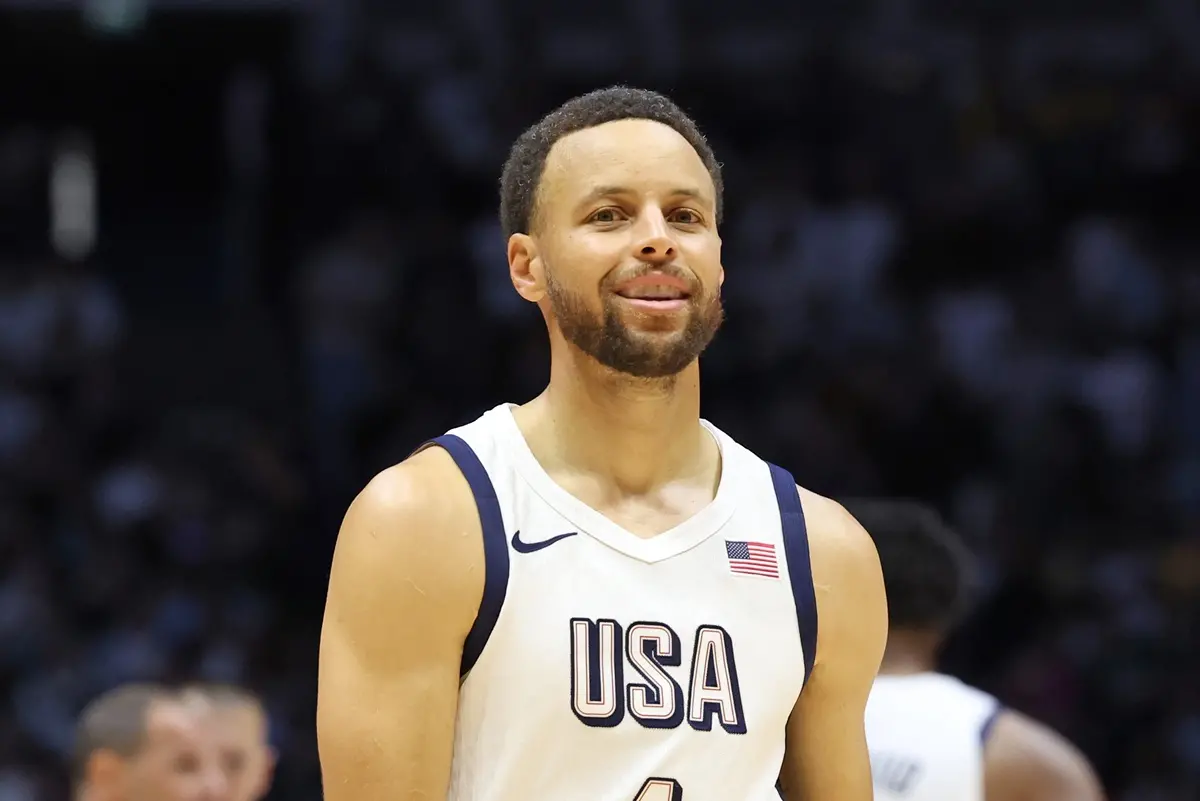 ▲金州勇士隊主控Stephen Curry，利用美國男籃熱身賽出沒倫敦街頭，還去逛NBA專賣店。（圖／翻攝自USA Basketball X）