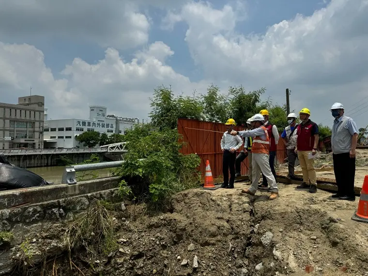 ▲水利署長賴建信視察北外環道路新建工程防汛整備。（圖／水利署提供）