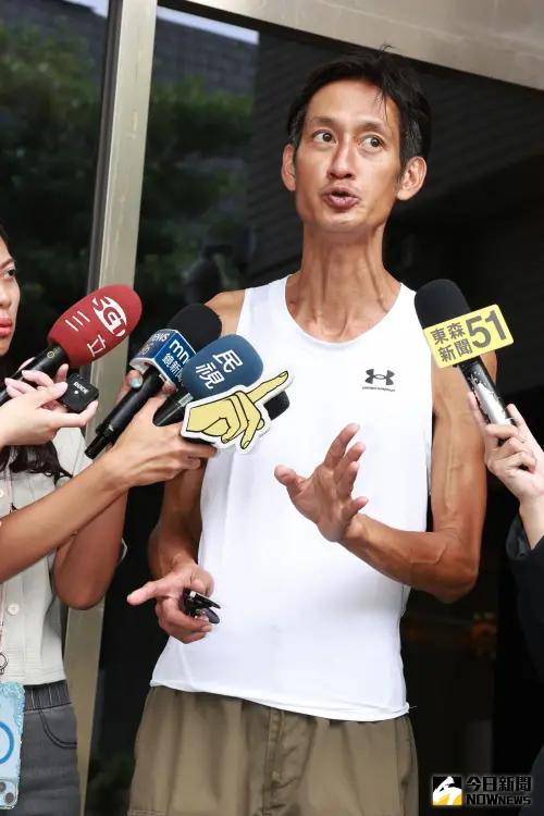 唐治平 ▲唐治平接受媒體採訪,模樣仍舊十分消瘦。(圖/記者吳翊緁攝影)
