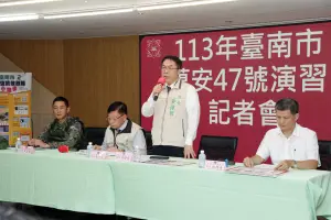 ▲黃偉哲表示,只要台南、高雄、屏東任一縣市的災害應變中心一級開設,萬安演習將會自動停止辦理,且不再補辦,呼籲市民朋友隨時留意市府最新資訊。(圖/南市府提供) ▲黃偉哲表示,只要台南、高雄、屏東任一縣市的災害應變中心一級開設,萬安演習將會自動停止辦理,且不再補辦,呼籲市民朋友隨時留意市府最新資訊。(圖/南市府提供)