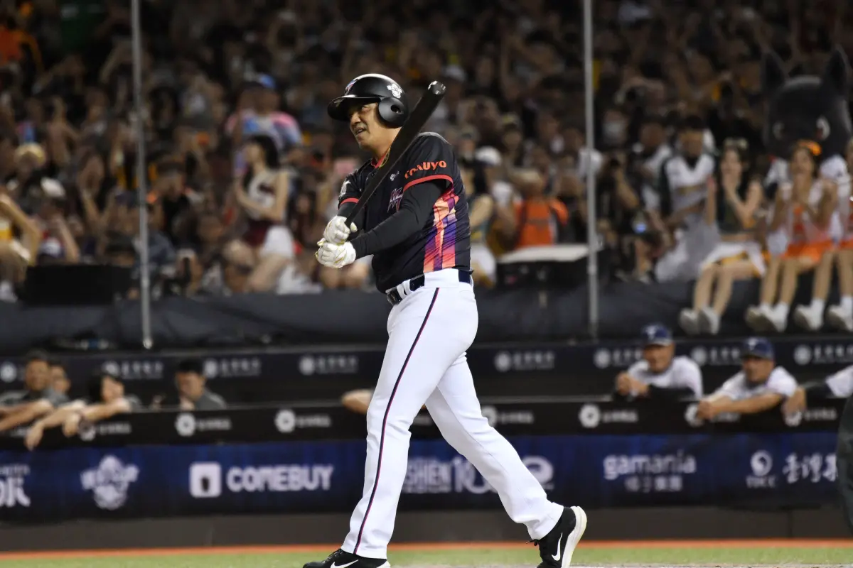 ▲富邦悍將總教練「台灣巨砲」陳金鋒，在明星賽上場打擊，結果被王建民投出觸身球，自己親口證實，王建民有打電話跟他道歉。（圖／林柏年攝）