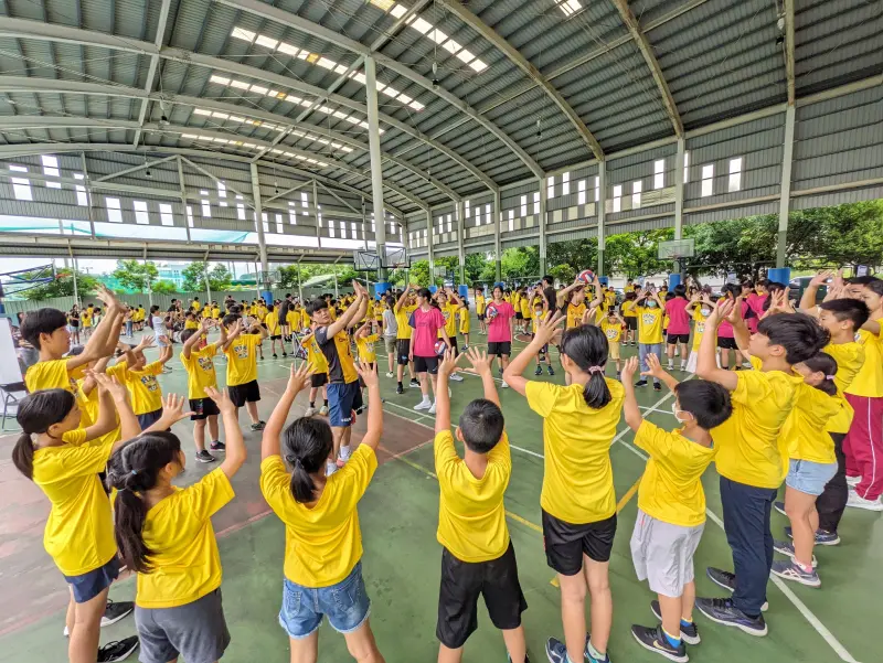 ▲2024台電排球FUN電營台中場今日在東山高中開打，吸引350親子電力滿載同樂。（圖／台電提供）