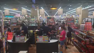 ▲全聯門市從下班時間後,開始湧入大量採買人潮。(圖/記者林調遜攝) ▲全聯門市從下班時間後,開始湧入大量採買人潮。(圖/記者林調遜攝)