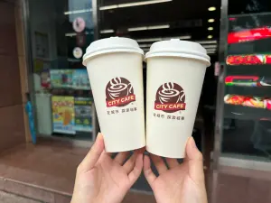 超商颱風天咖啡！7-11咖啡買2送2可寄杯　全家冰磚拿鐵10元多一杯
